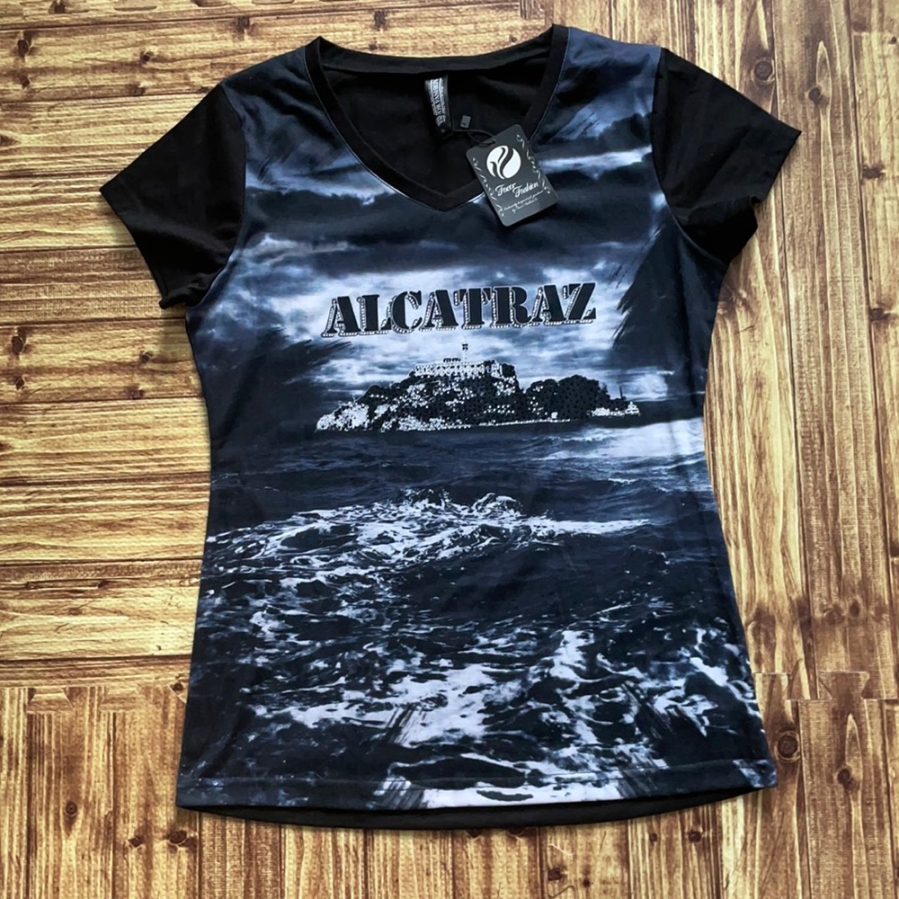 Alcatraz women’s t-shirt large by favor fashion new with tags